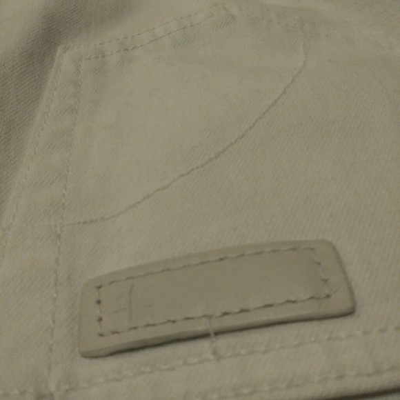 Joe's Jeans White Rolled Capri pants - Picture 3 of 5